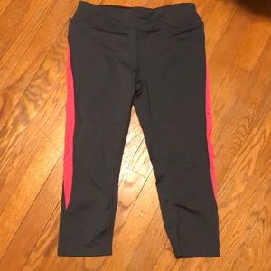 Gray cropped leggings